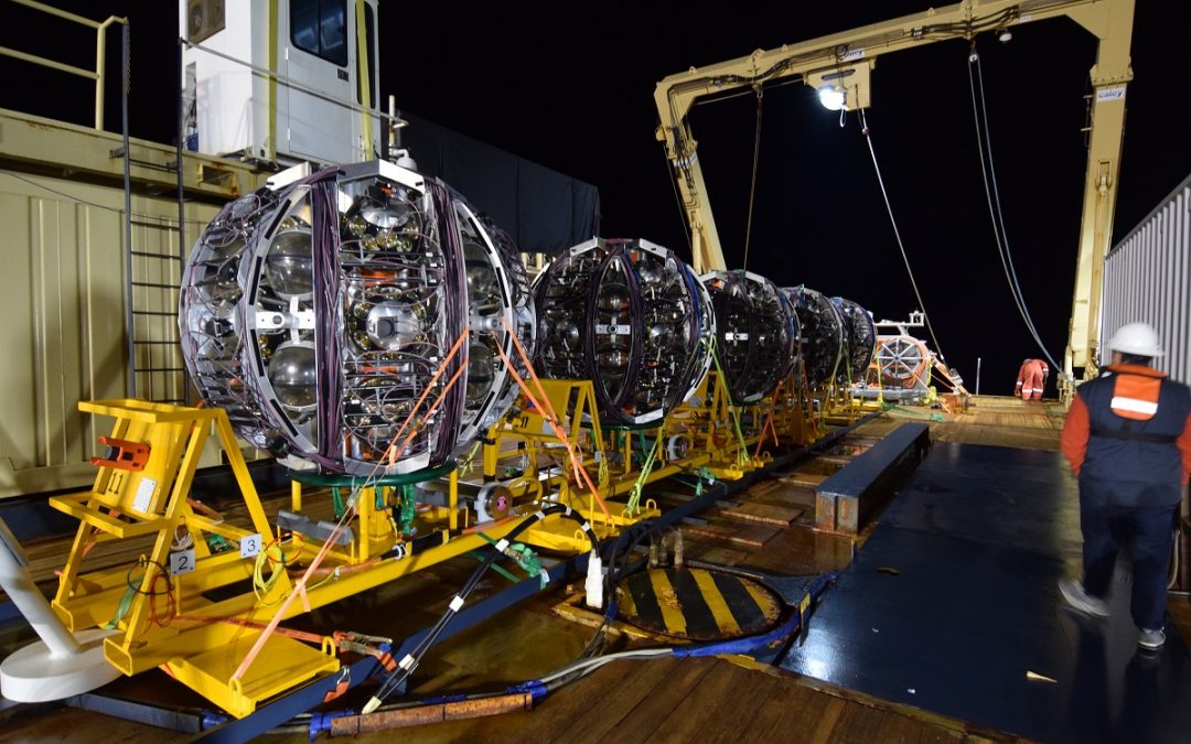 El telescopio de neutrinos KM3NeT/ARCA tiene ya operativas seis unidades de detección