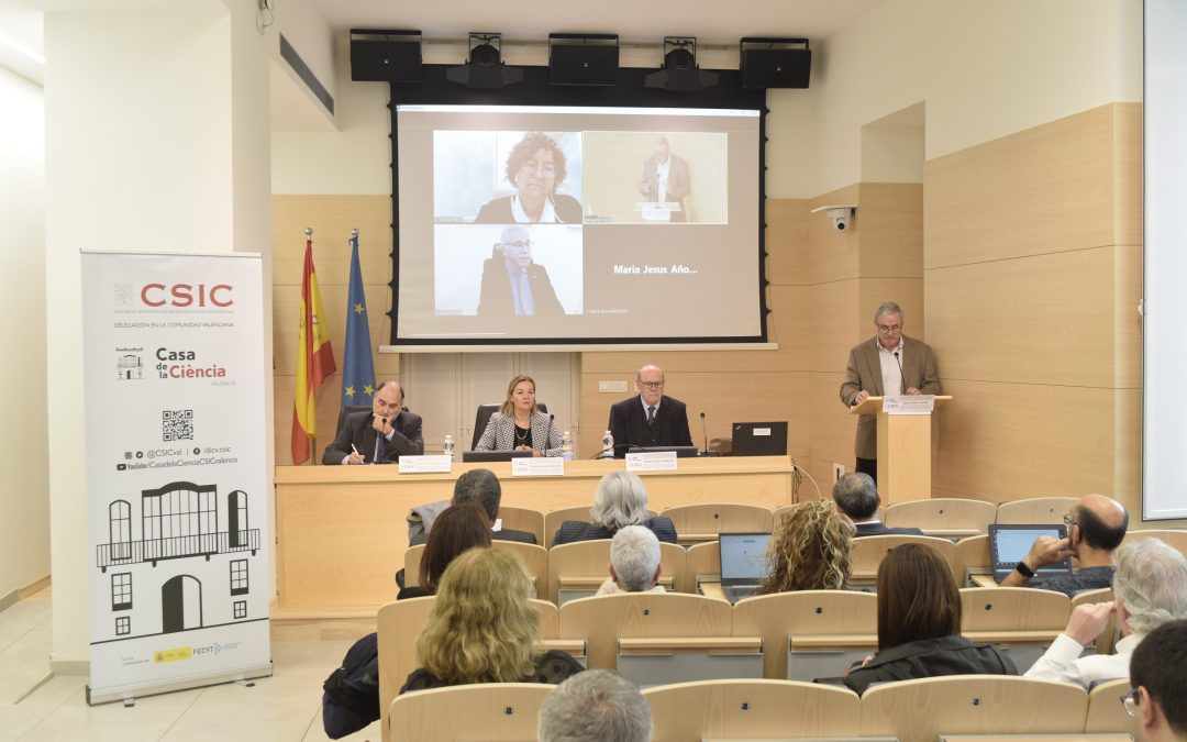 El desarrollo de la terapia con iones contra el cáncer se debate en la Casa de la Ciència del CSIC en València