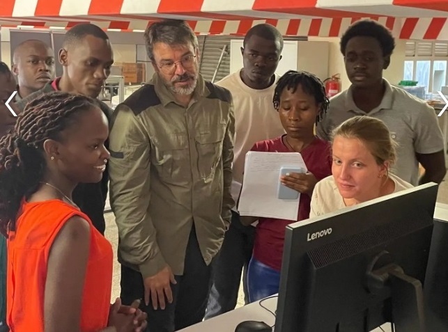 Un equip del CSIC instal·la el primer sistema de ressonància magnètica portàtil i de baix cost d’Àfrica