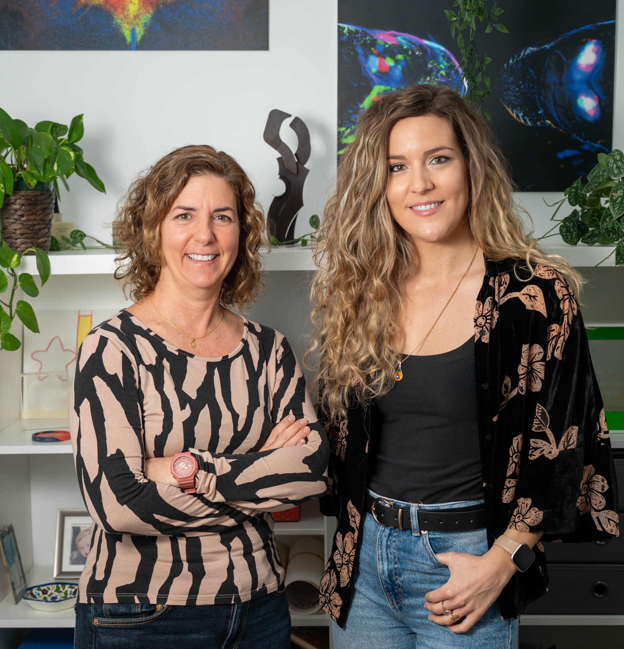 Las investigadoras Guillermina López Bendito y Mar Aníbal Martínez. Créditos: IN (CSIC-UMH).